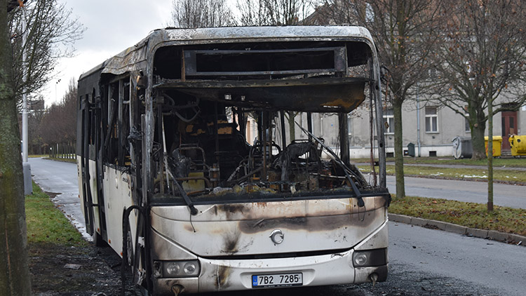 Autobus vzplál jako pochodeň