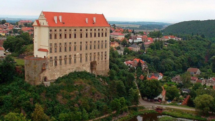 Plumlovským zámkem bude znít hudba