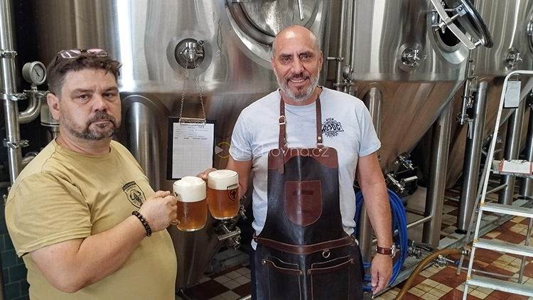 František Jura uvařil vlastní pivo a míří za voliči