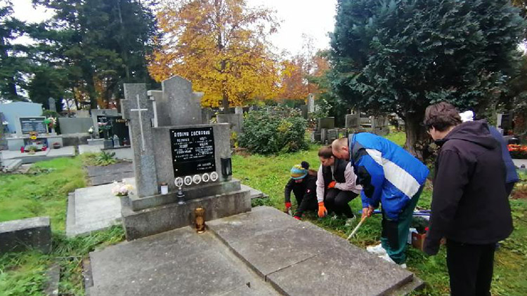 Úklid městských hrobů  si vzali na starost klienti Daliborky